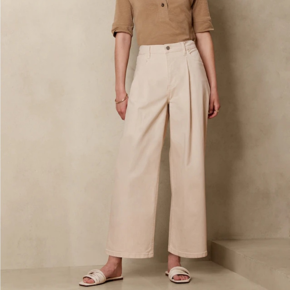 Banana Republic- cropped jeans with pleat - cream color. Size: 25